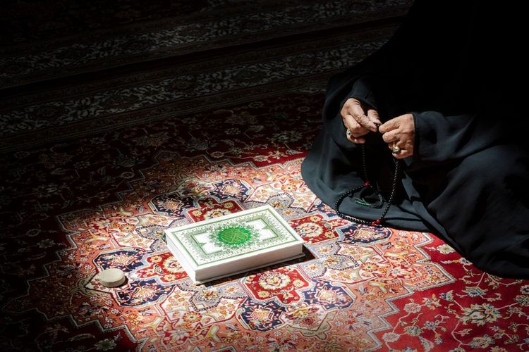 Essential Daily Duas for Muslim Women: A Complete Guide from Morning to Night