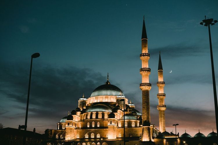 Night-Time Journaling Ideas for Muslim Women Who Need a Soft Wind-Down After a Long Day