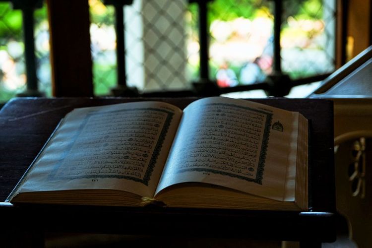 ¿Qué se puede regalar a una mujer musulmana? Ideas prácticas con intención, adab y presupuesto