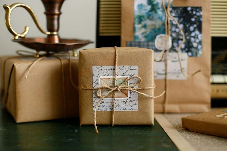 Best Gift Ideas for Muslim Girls: Age-Appropriate Presents That Encourage Confidence and Faith